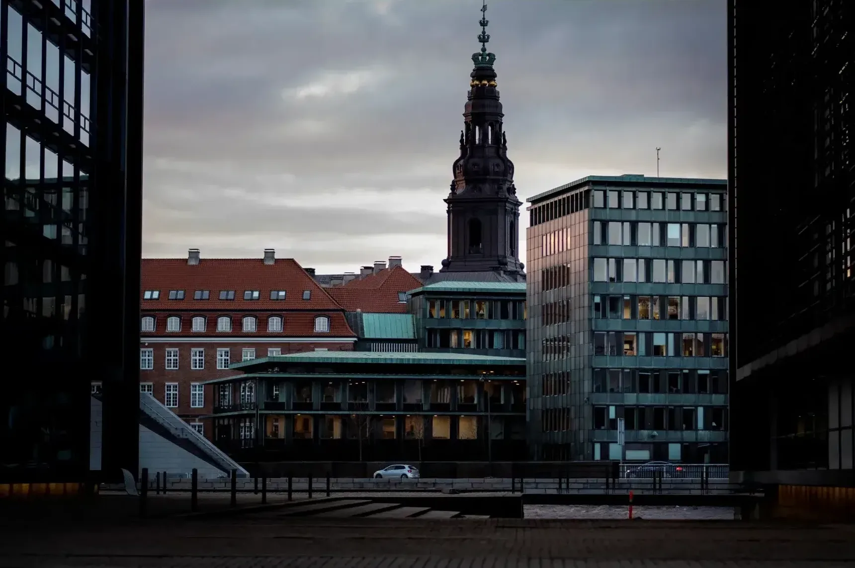 Få hjælp til at finde jeres kommende direktør, topleder eller leder. Finder "hard to find" profiler. Læs mere om Executive Search & Selection. Til private virksomheder og offentlige organisationer.